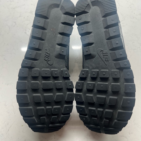 NIKE AIR PEGASUS 83 SIZE 8.5 WOMEN BLACK METALLIC LUSTER GREY SILVER RUN… - Picture 5 of 6